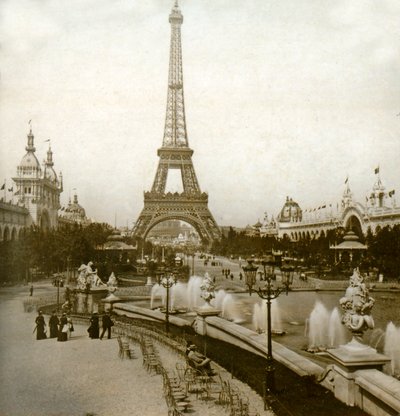 Vue de la Tour Eiffel et du Champ de Mars depuis le Château d